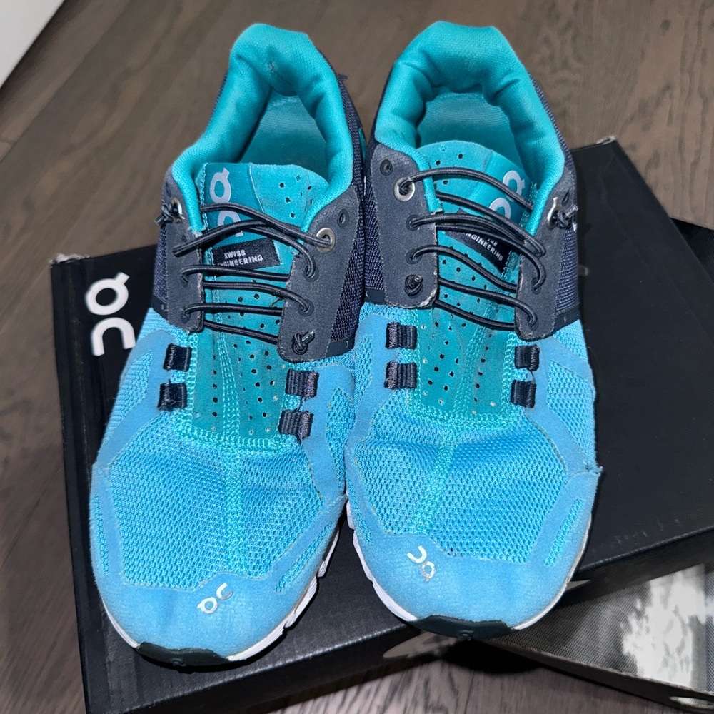 On Running Women’s Cloud Running Shoes Size 7